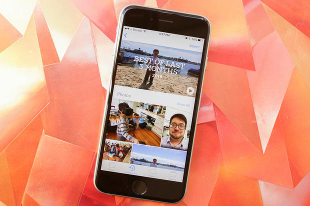 「Photos」の「Memories」

　FacebookやGoogleが既に提供している機能に似ている。顔や場所、日付で写真を分類するほか、スライドショー動画を作成する機能も備える。
