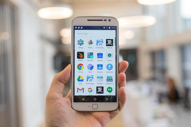 　「Android 6.0 Marshmallow」を搭載するが、「Android Nougat」がリリースされれば対応するようだ。