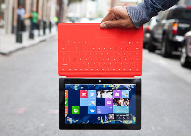 Microsoftの「Surface RT」

　MicrosoftのSurfaceは、着脱式キーボードと組み合わせることでノートPCとしても使用可能なタブレットとして設計されている。

　2012年（日本では2013年）に発売された初代モデル「Surface RT」は、残念ながら成功しなかった。その原因の1つは、ARMベースのハードウェアに対応する「Windows」アプリが少なかったことだ。

　2013年7月、第1世代Surfaceデバイスの需要がMicrosoftの予想を大きく下回っていることが明らかになり、同社は在庫調整評価損として9億ドルを計上した。

　Surface RTに搭載されているNVIDIAの「Tegra 3」システムオンチップ（SoC）は、ARMの「Cortex-A9」クアッドコアプロセッサをベースとしている。