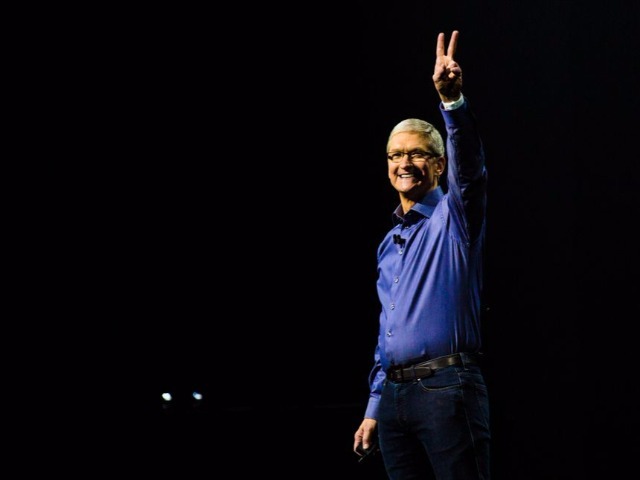 アップルのクックCEO、米大統領選受け従業員にメッセージ-「共に前進しよう」