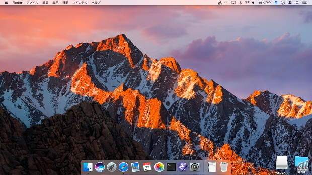 　macOS Sierraのデスクトップ。Appleが本社を構える米カリフォルニア州・シエラネバダ山脈がデフォルトの壁紙に指定されている。