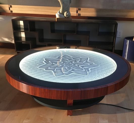 やや大きなHardwood coffee table（出典：Kickstarter）