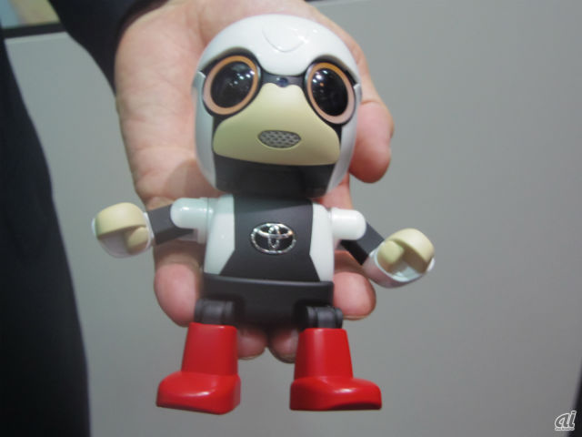 トヨタ自動車のパートナーロボット「KIROBO mini」