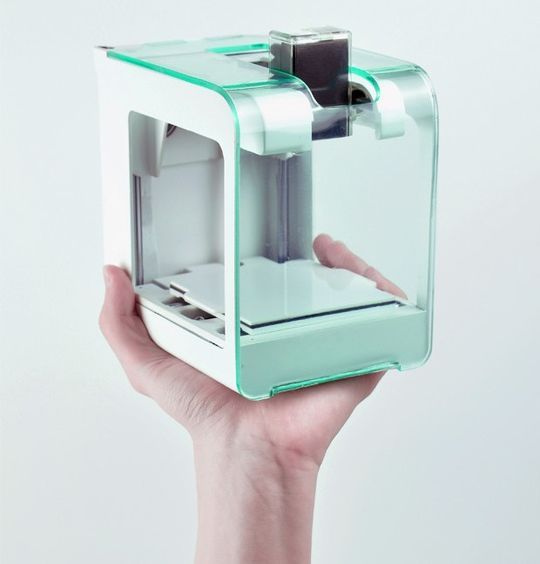 手のひらサイズの超小型3Dプリンタ（出典：Indiegogo）