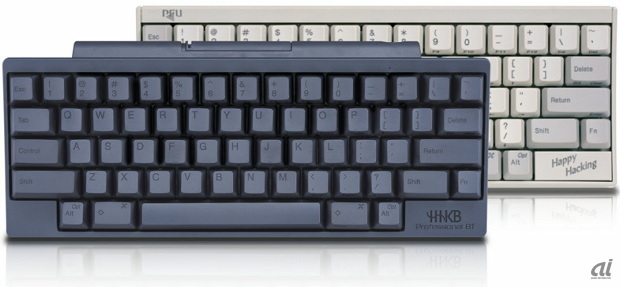 Happy Hacking Keyboard。初代モデル（1996年12月、写真奥）から最新モデル（2016年4月、写真手前）へ