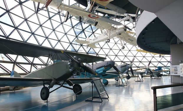 初期の航空機

　ユーゴスラビアの「Zmaj Fizir FN」。第2次世界大戦より前から練習機として使用されていた。大部分が木製でありながら、1950年代に入っても現役だった。