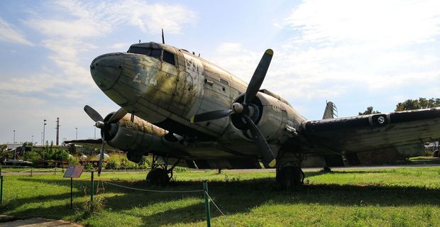 「C-47」

　最後にお見せするのは、古びたC-47だ。老朽化した機体には、もの悲しい優雅さが漂っている。

　（興味があれば、筆者のInstagramに他の写真も掲載しているので見てほしい）