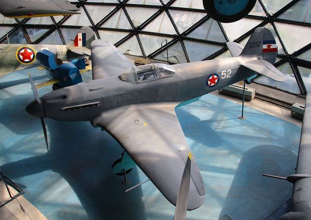 寂しげなYak

　ドイツ製と英国製だけではもの足りなかったのか、YAFはロシア製の航空機も運用していた。これは、世界で唯一、完全な形で残っているオリジナルのYak-3だ。