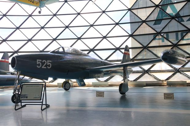 「Thunderjet」

　Republicの「F-84 Thunderjet」。YAFでは、第2次大戦時代のプロペラ機の後継として1950年代に運用が開始された。これは、後から偵察機に転用された機体。