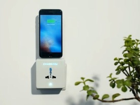 iPhoneやAndroidスマホをケーブルなしで同時充電できる旅行用ACアダプタ「Chargest」