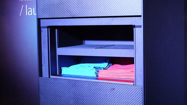 「Laundroid」

　2017年、LaundroidがCESに帰ってきた。Laundroidは衣服をたたむだけでなく、仕分ける機能も備える。ただし、1枚のシャツをたたむのに5分を要する。
