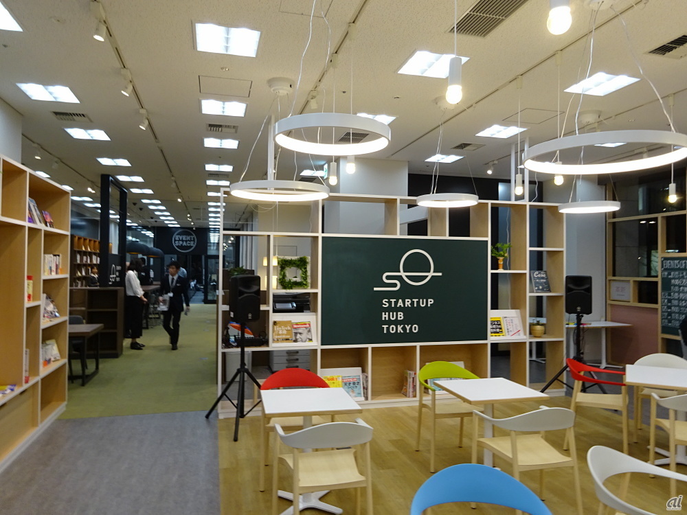 1階には「Startup Hub Tokyo」（SHT）として、起業への関心がある人なら誰でも利用できるラウンジスペースもある