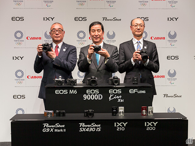 発表会では、「EOS 9000D」「EOS Kiss X9i」に加え、「EOS M6」「PowerShot G9 X Mark II」も合わせて発表された