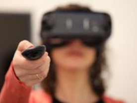 サムスン、コントローラ付き新「Gear VR」を4月に発売へ