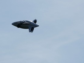 垂直に離陸する“空飛ぶクルマ”「Lilium Jet」--テスト飛行の動画が公開