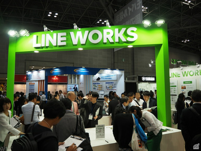　LINEの兄弟会社であるワークスモバイルジャパンが提供するビジネスチャットサービス「LINE WORKS」。体験コーナーも賑わっていた。