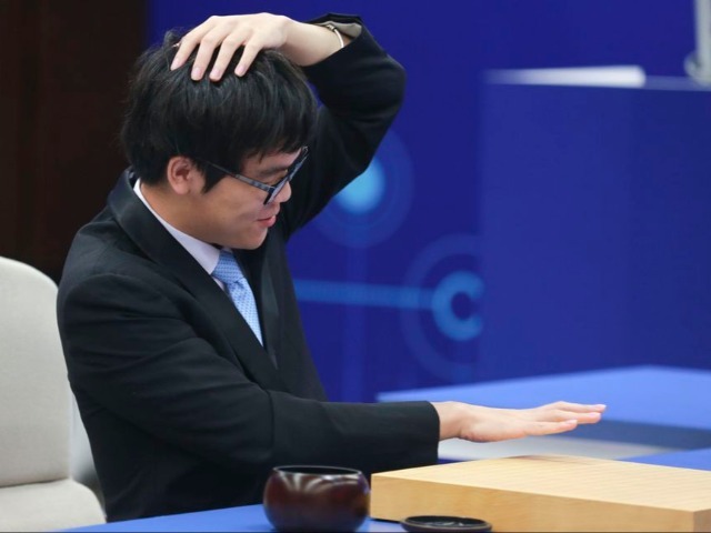 AlphaGoと対戦するKe Jie氏