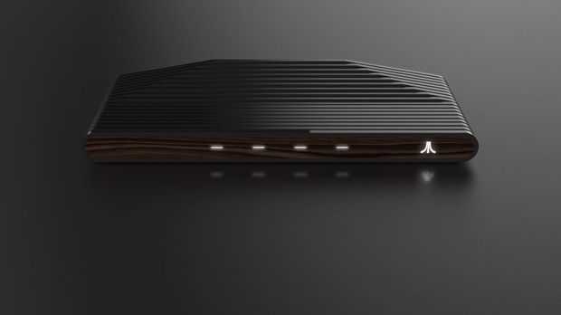 「Ataribox」

　7月、Atariは発売予定のAtariboxの画像を公開した。このコンソールは新旧両方のゲームに対応し、木目か、赤の装飾かを選べる。