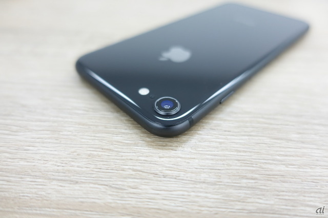 　iPhone 8のカメラ。12Mピクセルで、iPhone 8 Plusと異なり、シングルレンズとなっている。
