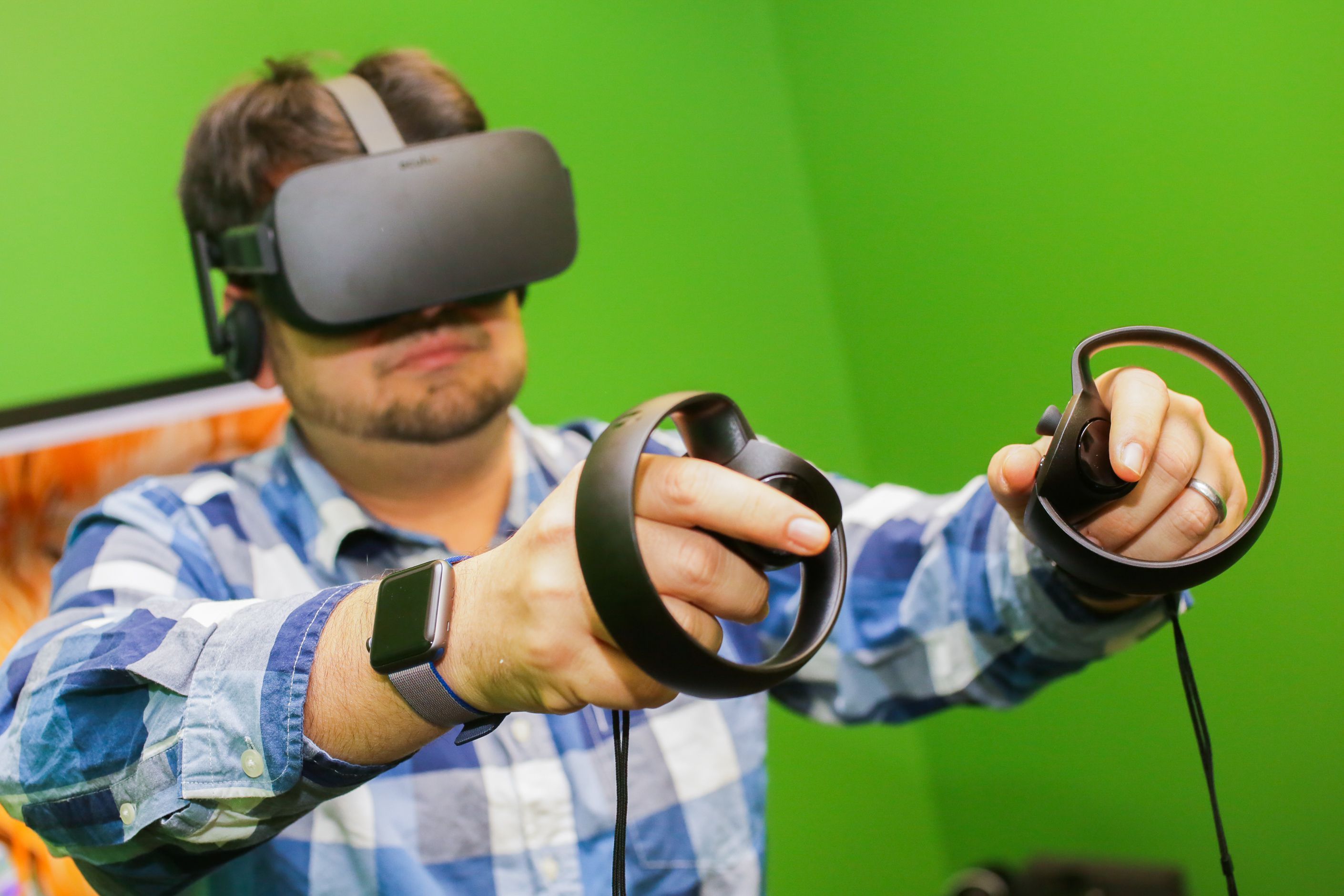 「Oculus Rift」と「Oculus Touch」