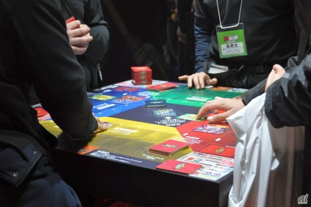 　ほかに、新たに発売する「モンスターストライク カードゲーム」の試遊コーナーも。