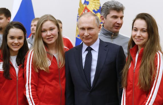 ロシアの選手らと会うVladimir Putin露大統領