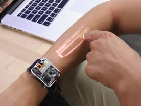 腕をタッチパネル付き画面にするスマートウォッチ「LumiWatch」--肌に映像を投影