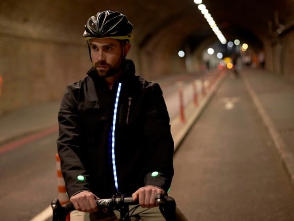 フォード、サイクリスト用スマートジャケットを試作--スマホで自転車の安全確保