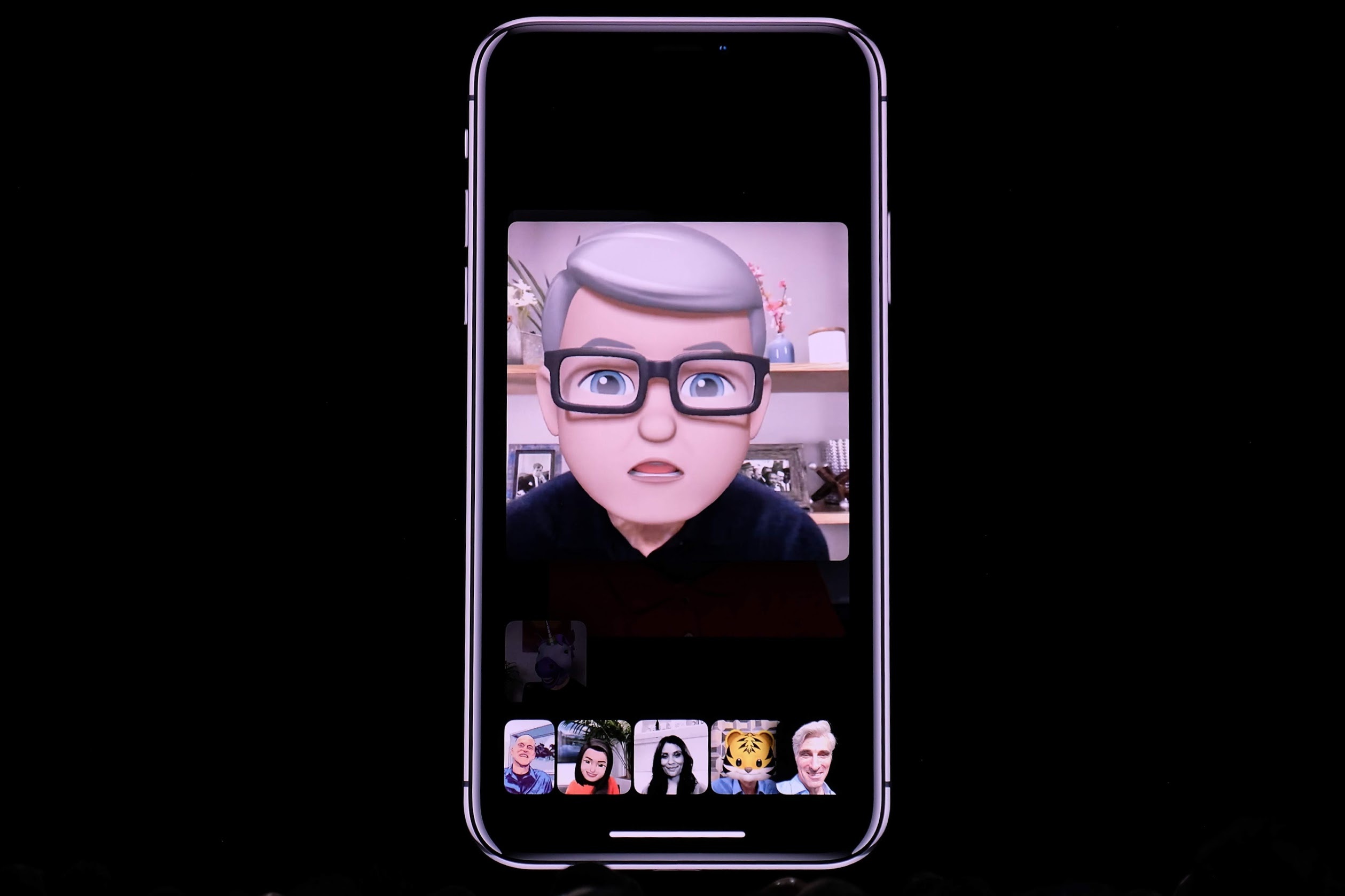 Memojiを使ってFaceTime通話に登場したAppleのTim Cook CEO。FaceTimeでもMemojiのリアルタイム合成を利用できる