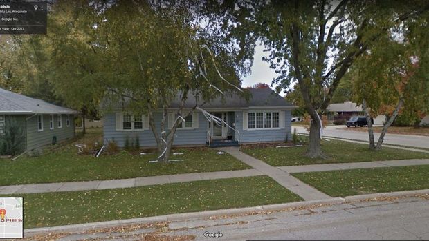 トイレットペーパーがたなびく家

　ウィスコンシン州にあるこの家は、ストリートビュー撮影車が通りかかった時、いたずらをされたばかりだったようだ。