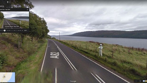 ネス湖にたたずむ「ザ・スティグ」

　英テレビ番組「Top Gear」に出てくる覆面レーサー「ザ・スティグ」が、スコットランドのネス湖畔にたたずんでいるのが撮影された。