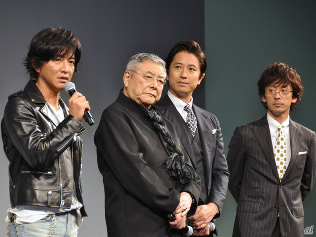 　完成披露会に出演した、左から木村拓哉さん、中尾彬さん、谷原章介さん、滝藤賢一さん。