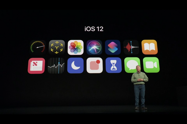 iOS 12のリリース日

　Appleは、次期iOS（iOS 12）のリリース日が米国時間9月17日（日本時間18日）になると発表。同バージョンには、改善された通知機能、ミー文字、「スクリーンタイム」、Siriのショートカットなどの新機能が追加されている。また新旧のiPhoneモデルでの処理速度と反応速度も改善される見込み。