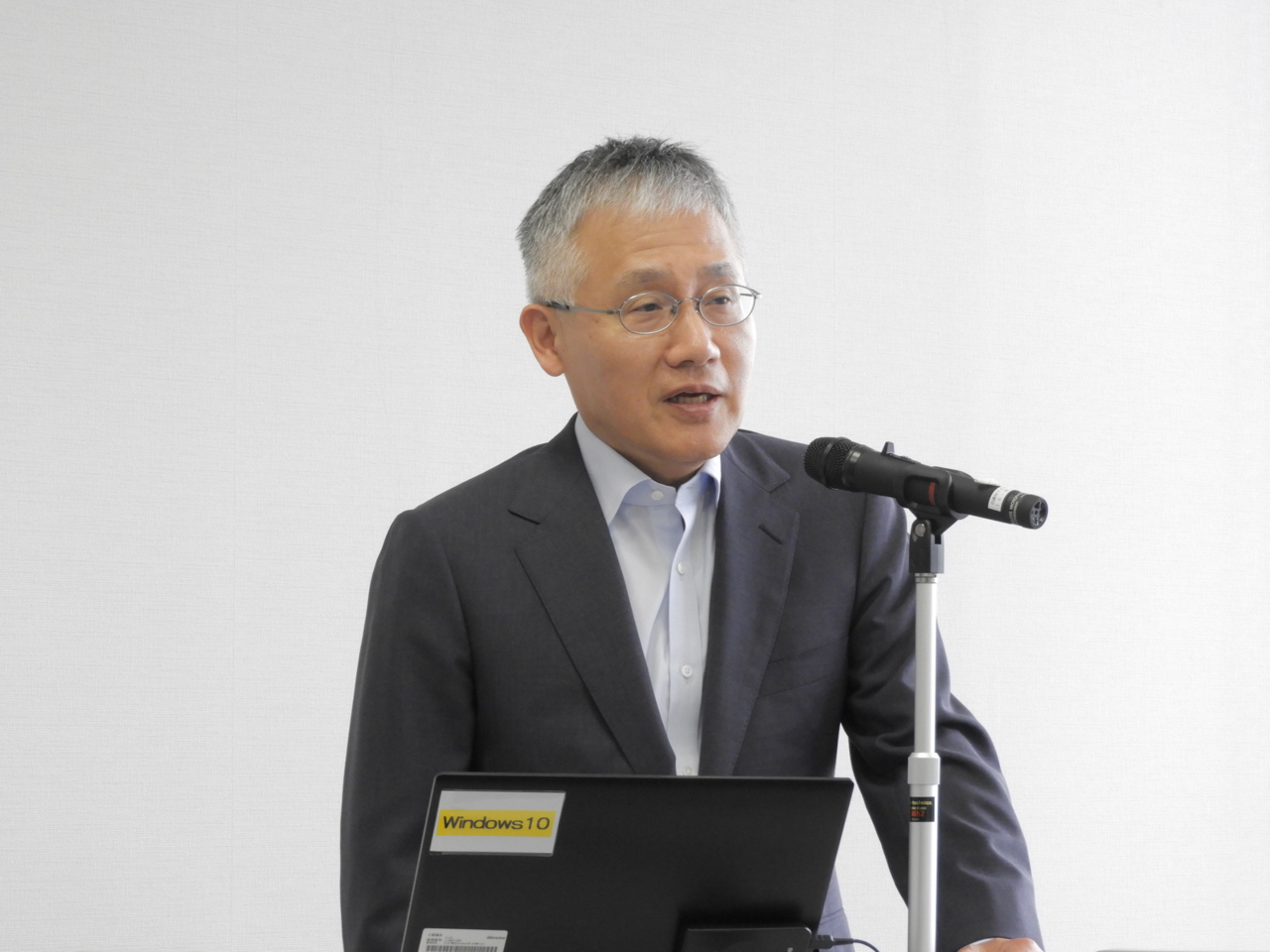 「5Gを活用した大学教育の開発に取り組んでいきたい」と言う大阪大学大学院の菅本教授