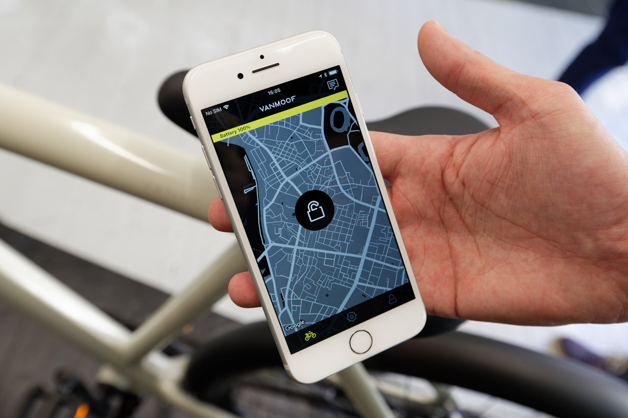 自転車のリモート操作、GPSによる駐車地点表示などが可能な専用アプリ