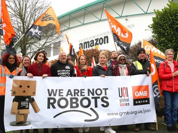 欧州のアマゾンの倉庫従業員らがブラックフライデーの日に抗議