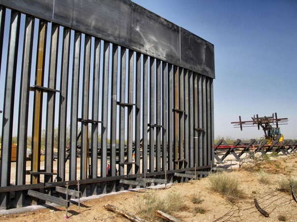 「国境の壁」建設費をクラウドファンディング--わずか4日で11億円超え