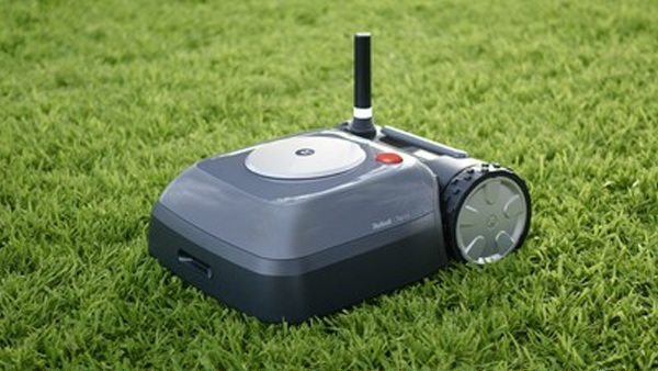 芝刈りロボット「Terra」