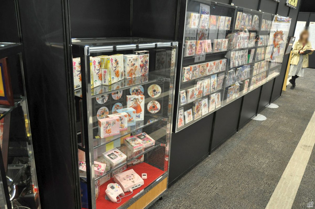 　ゲームソフトをはじめ、CDや書籍などのアイテムも展示。