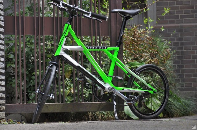 　この自転車は、スポーツバイクのメーカーであるTyrell（タイレル）とコラボしたモデル。