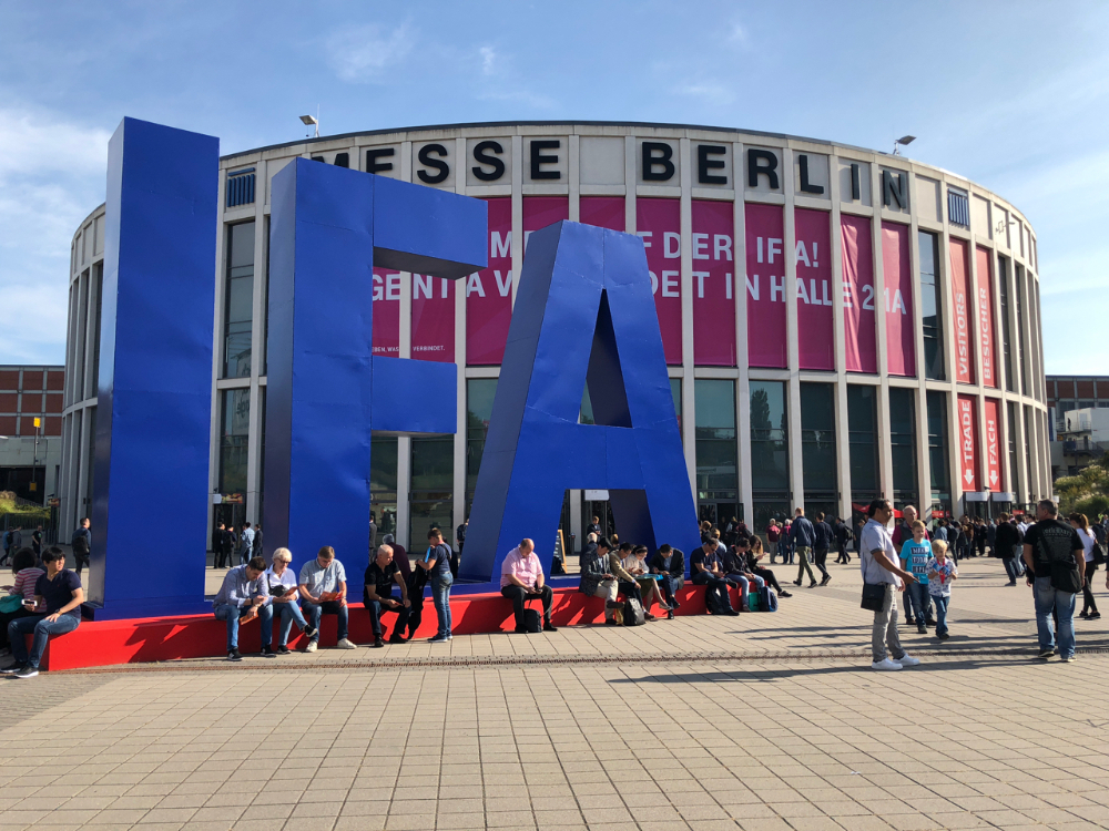 毎年秋にドイツのメッセ・ベルリンで開催される「IFA（イーファ）」はヨーロッパを中心に最先端技術や製品が展示される国際展示会で90年以上の歴史がある。
