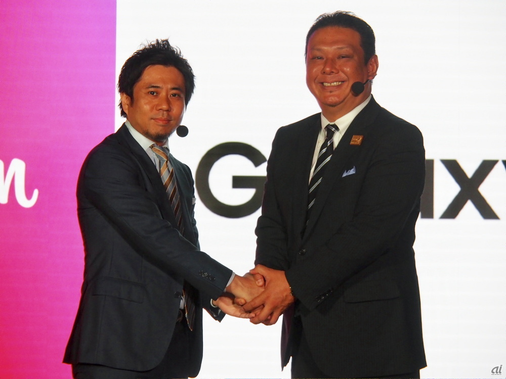フェイスブック ジャパン代表取締役の長谷川晋氏（左）とサムスン電子ジャパン CMOの関本太朗氏（右）
