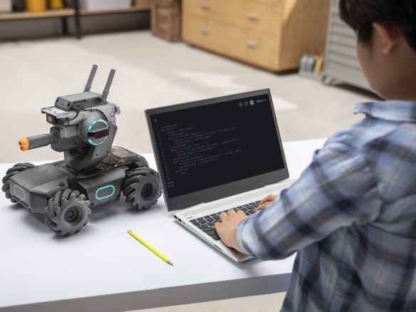 DJI、教育向けの地上走行ロボット「ROBOMASTER S1」を発売