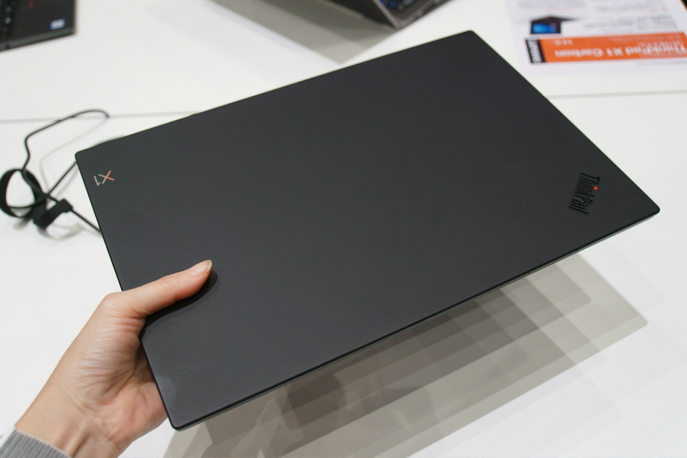 ThinkPad X1 Carbonの天面