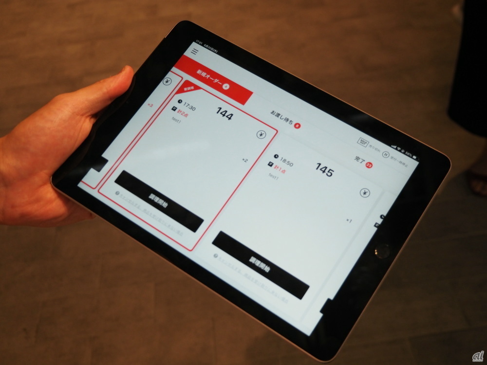 LINEポケオ for bizでは、iPad＋専用アプリケーションを提供する