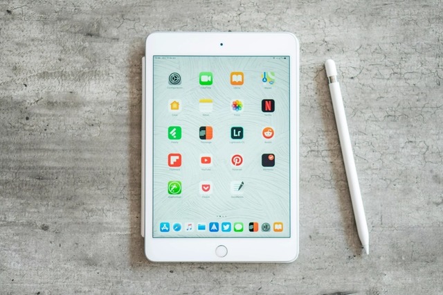 　第1世代の「iPad」は2010年に発売された (写真は2019年発売の「iPad mini」)。