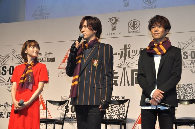 　第2部にゲストとして登壇したDAIGOさん（中央）、生駒里奈さん（左）、小野賢章さん（右）。
