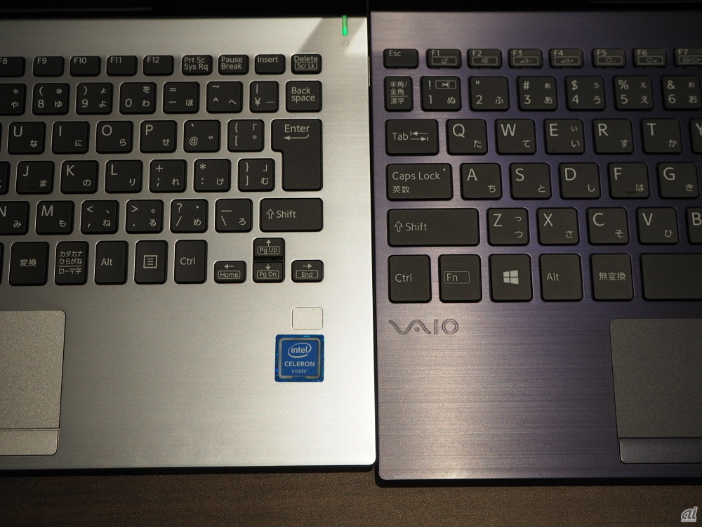 VAIO S11は約16.95mmのキーピッチ（左）、VAIO SX12（右）は約19.0mmのキーピッチでフルサイズのキーボードを採用