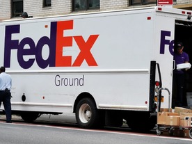 FedEx、アマゾンとの米国内の陸上配送契約打ち切りとの報道--空輸に続き