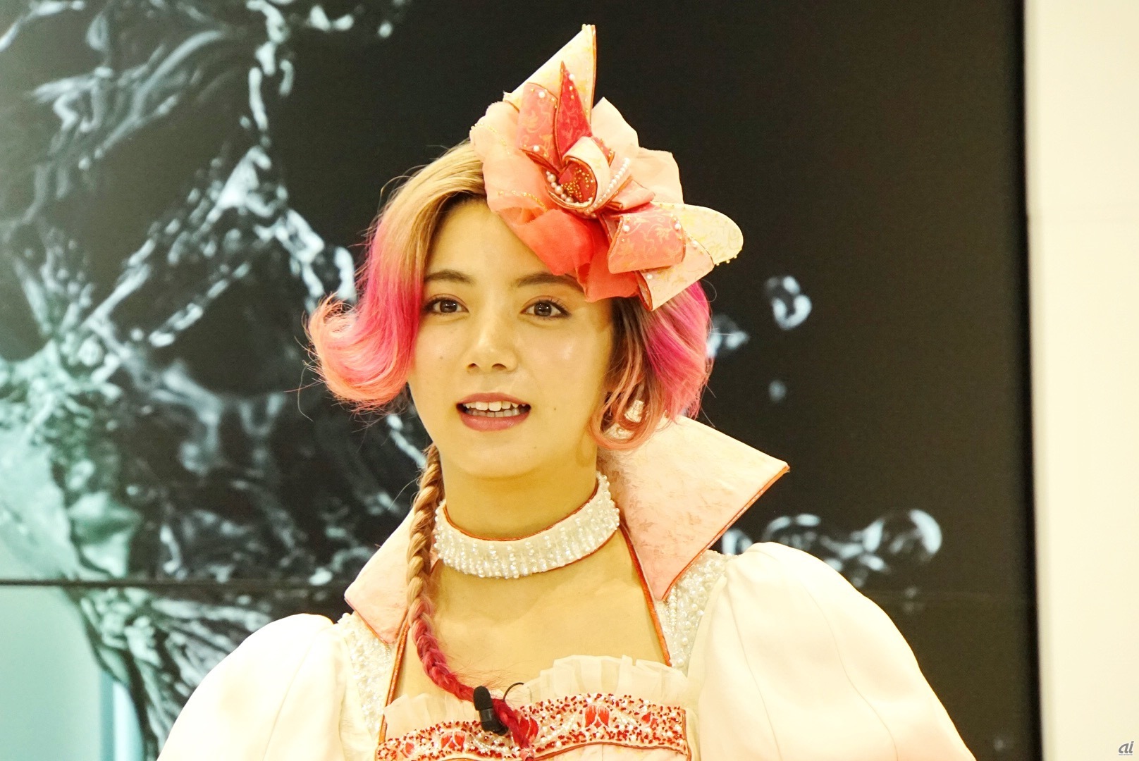 iPhoneセレモニーに初登壇した“親指姫”役の池田エライザさん